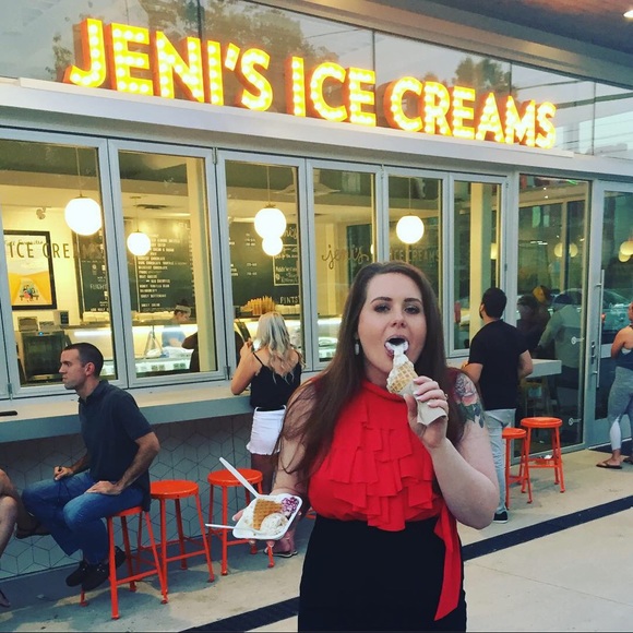 Meet your Posher! - Picture 4 of 4